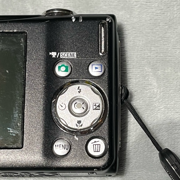 Nikon COOLPIX S220 10.0MP Digital Camera Black W/ Charger Battery 4GB Tested - Picture 13 of 15